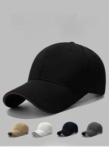 Vista dettagliata dei cappellini da baseball in cotone con struttura rigida e bordo a contrasto