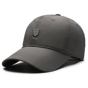 Dunkelgraue schnelltrocknende Sport-Baseballkappe mit R-Schild-Logo und verstärktem Schirm