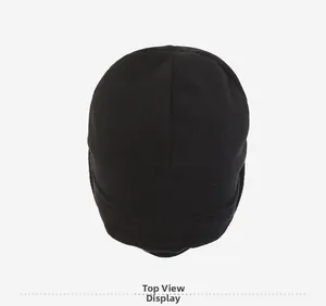 Vue de dessus montrant la doublure en polaire douce et la couture du bonnet d'hiver