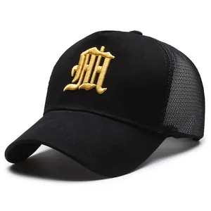 Casquette trucker noire classique avec broderie dorée et panneau en maille respirante