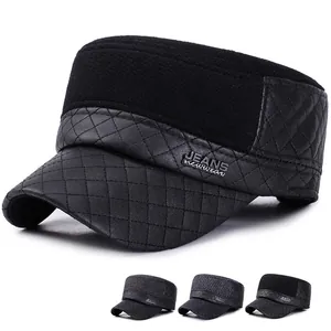 Cappello a Cima Piatta Uomo Invernale Caldo Stile Militare Pelle PU Giunzione Lanoso Berretto da Cadetto Con Paraorecchi Design Trapuntato Esterno Casual