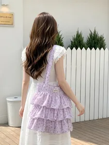 Blumige Lavendel-Tragetasche mit dreilagigen Rüschen und süßem ästhetischem Design