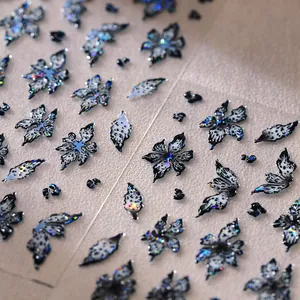 Holografische 3D-Nagelsticker mit schwarzen Blumen und goldener Laser-Relief-Textur