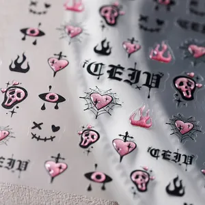 Autocollants nail art gothiques rose et noir avec motifs Ghostface et cœurs gaufrés