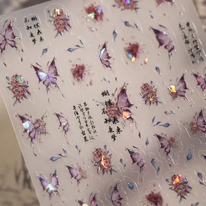 Vista macro de pegatinas 3D holográficas para uñas con patrones de mariposa y rosa