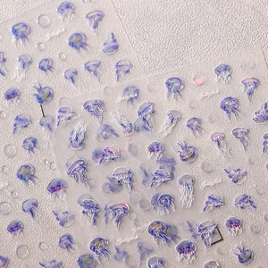Autocollants holographiques pour ongles motif méduse avec dégradés laser bleu-violet