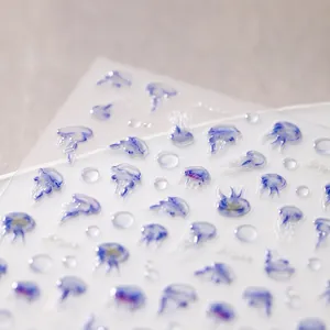 Autocollants à ongles relief 3D avec fini mat élégant et motifs de méduses bleues