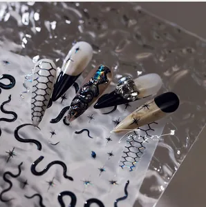 Détails d'autocollants 3D de serpent gaufrés dorés avec des strass décoratifs d'art