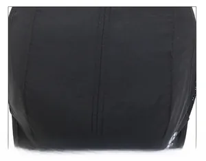 Vue macro détaillée des coutures doubles de qualité supérieure sur le haut de la casquette noire