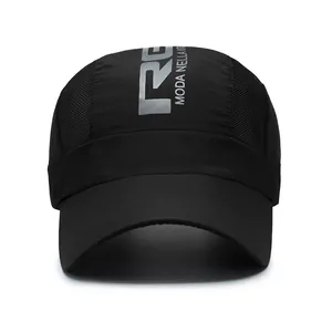 Berretto da baseball uomo in mesh nero con stampa RC riflettente per sport e outdoor