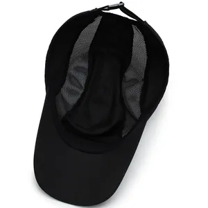 Berretto sportivo da uomo in mesh nero traspirante con cinturino posteriore regolabile