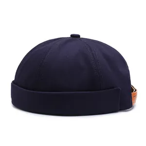 Berretto docker blu navy in tela di cotone con cinturino in pelle regolabile e stile retrò