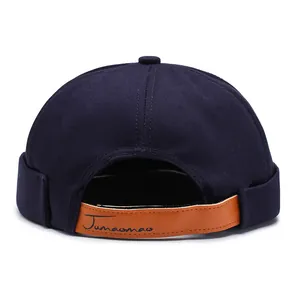 Cappello docker blu scuro vintage con cinturino regolabile in pelle marrone sul retro