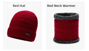 Détail de l'ensemble bonnet et tour de cou en tricot rouge avec doublure en fausse fourrure