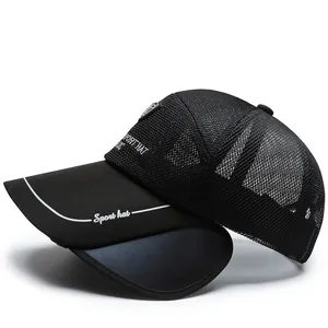 Casquette de sport en maille noire respirante avec double visière et imprimé Sport Hat