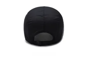 Vue arrière de casquette sport séchage rapide avec panneaux mesh gris et boucle ajustable
