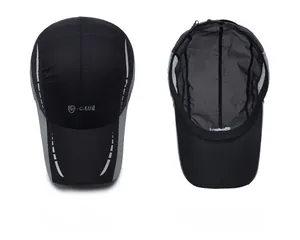 Détails de la casquette de sport avec bandes réfléchissantes et doublure en maille