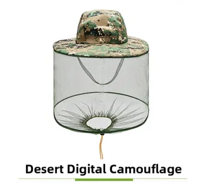 Détail du motif camouflage numérique désert et du filet de protection à cordon réglable