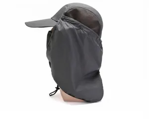Vista laterale del cappello grigio con rete traspirante e protezione del collo rimovibile