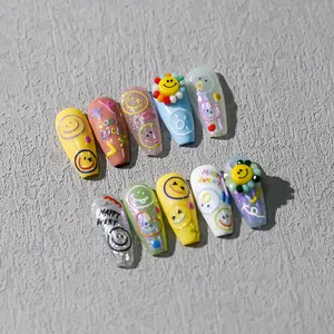 3D Cartoon Smiley Kunstnägel Set mit Glücksblumen und lebendigen bunten Farben