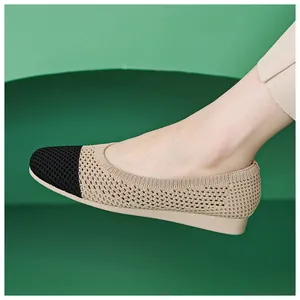 Detailansicht atmungsaktiver Strick-Ballerinas mit zweifarbiger Mesh-Struktur und Komfort