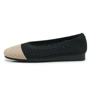 Nahaufnahme atmungsaktiver Strick-Ballerinas mit beiger Kappe und schwarzer Netzstruktur