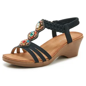 Sandales compensées noires avec pierres colorées et talon en grain de bois