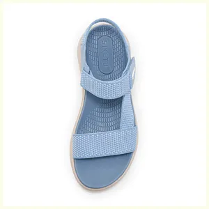 Vue de dessus des sandales de sport bleues pour femmes avec brides tissées et velcro