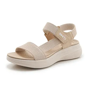 Sandales de sport compensées beiges pour femmes avec maille respirante et bride velcro