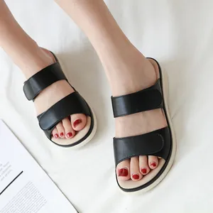 Sandales décontractées noires à doubles brides velcro pour femmes avec semelle épaisse