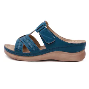 Sandales compensées bleues pour femmes avec lanières en similicuir et velcro