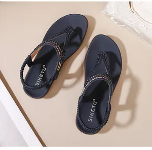 Details der Perlen-Sandalen mit elastischem Riemen und atmungsaktivem Fußbett