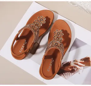 Détails de fleurs en strass sur sandales compensées marron doux pour femmes
