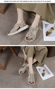 Details beige Plateau-Sandalen mit atmungsaktivem Mesh und Schnallenverschluss