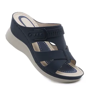 Sandali con zeppa blu scuro da donna con cinturini incrociati e suola con zeppa