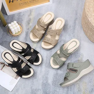 Damen Keilsandalen mit Lochmuster in Schwarz, Khaki und Hellgrün für den Sommer