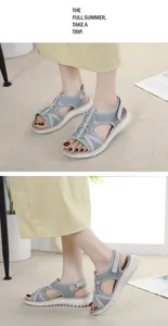 Nahaufnahme grauer Mesh-Sandalen mit dicker weißer Sägezahnsohle und Klettverschluss