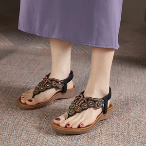 Sandali infradito da donna in stile bohémien con perline etniche e cinturino elastico