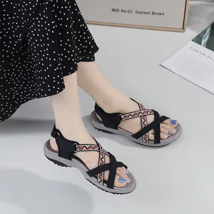 Damen Sportliche Sandalen mit Ethno-Stickerei und gedämpfter dicker Sohle in Schwarz