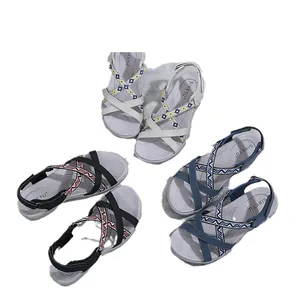 Damen Sportliche flache Sandalen mit Ethno-Riemen in den Farben Cremeweiß, Schwarz und Blau