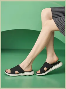 Seitenansicht der Damen-Plateau-Sportsandalen mit schwarzem H-Muster-Strickobermaterial