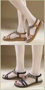 Detail von Boho-Flachsandalen mit handgefertigten Perlen und elastischem Riemen