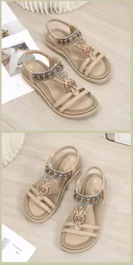 Detailansicht der Boho-Sandalen mit Perlen, Webriemen und Metallverzierungen am Schuh