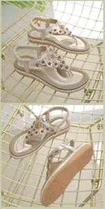 Detailansicht der Strass-Sonnenblumen-Sandalen mit elastischem Fersenriemen und Antirutschsohle