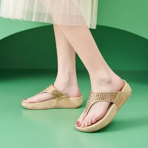 Chanclas con cuña de diamantes dorados para mujer con suela gruesa y soporte de arco