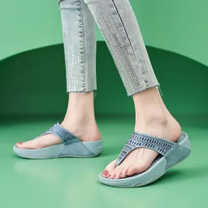 Chanclas con cuña azules y diamantes de imitación con suela de plataforma de verano