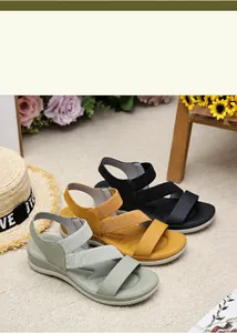Trois paires de sandales compensées colorées pour femmes avec brides élastiques croisées