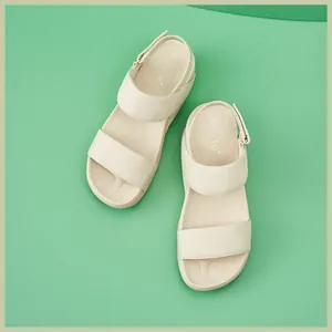 Vista dall'alto di sandali beige con suola platform e cinturini in velcro SIKETU