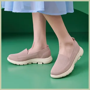Rosa atmungsaktive Strick-Sneaker zum Schlüpfen mit rutschfester weißer Dämpfungssohle