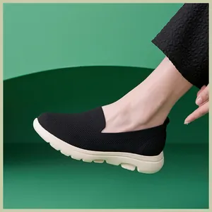 Detailansicht der schwarzen, atmungsaktiven Walkingschuhe für Damen mit Dämpfung